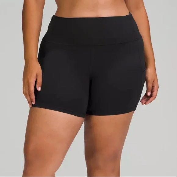 Lululemon Women’s Black Fast and Free High-Rise Short 6" (Non-Reflective) Size 6 - Picture 2 of 8
